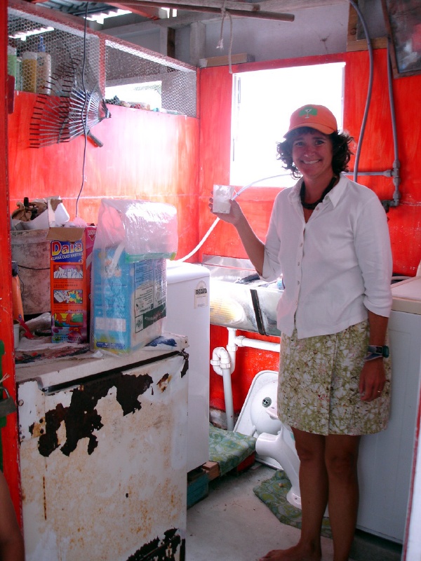 Jenny from Sea Kardinal doing laundry at the Palmerston Yacht Club.